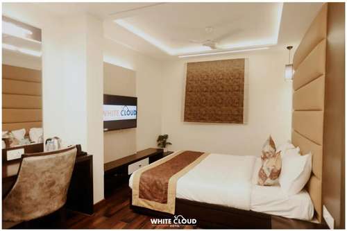 www.hotelwhitecloud.com