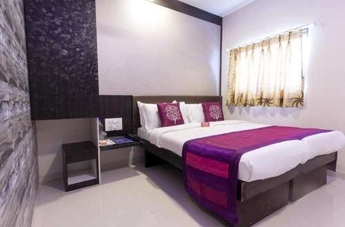 www.hotelgoldensagar.com