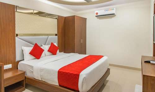 www.hotelhometownmumbai.com