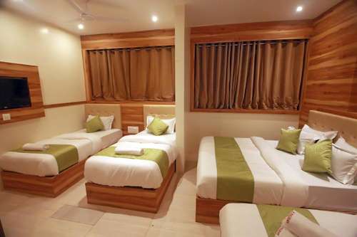 www.hotelalmadinapalace.com