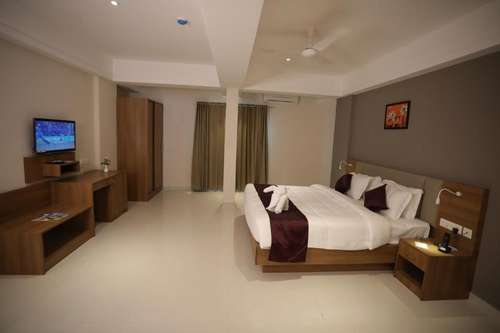 www.dhanyaresidency.com
