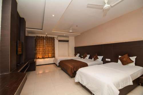 www.hotelshreerams.com