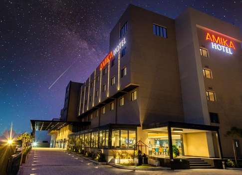 www.amikahotels.com