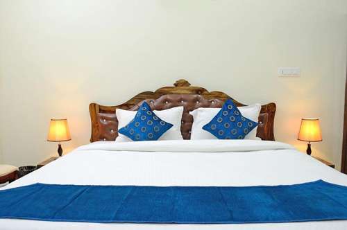 www.hotelkrishnakunj.com