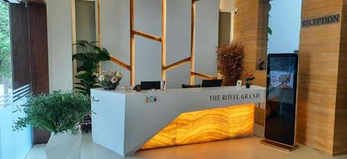 www.hoteltheroyalgrand.com