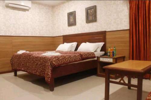 www.hotelchitrapark.com