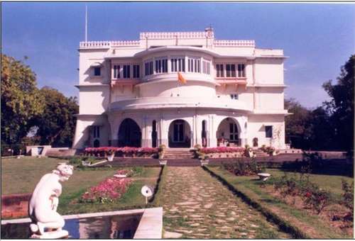 www.brijrajbhawanpalace.com