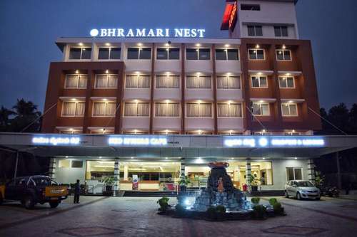 www.hotelbhramarinest.com