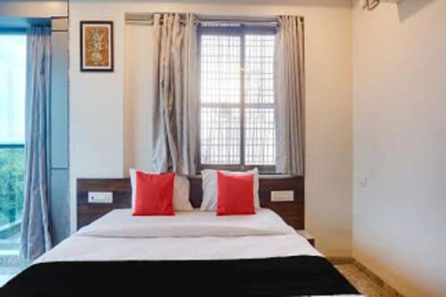 www.hotelflyinginn.online