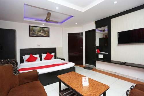 www.mahajanhotelaligarh.com