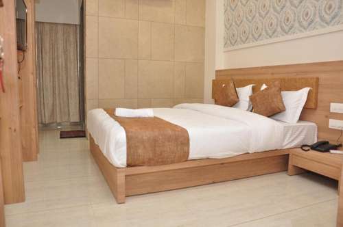 www.hotelmacron.com