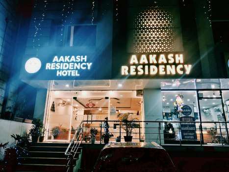 www.hotelaakashresidency.com