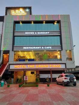 www.hotelthegrandpiano.com