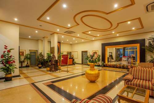 www.hotelthegrandregencyrajkot.com