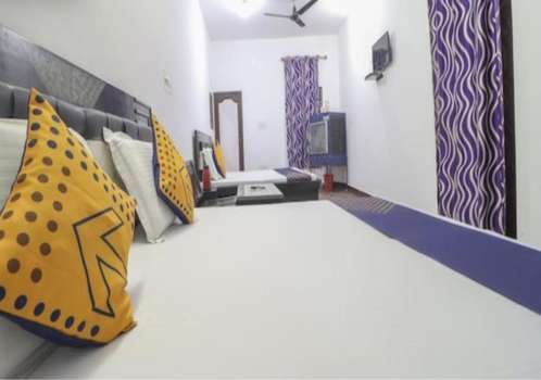 www.hotelmadhupalace.com