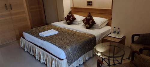 www.thedeccanroyaalehotel.com
