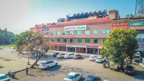 www.hotelcama.com