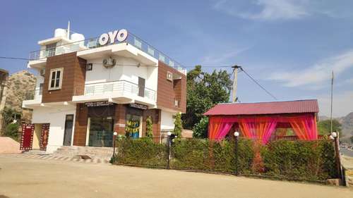www.aravallimountviewhotel.com