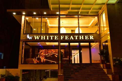 www.hotelwhitefeather.com