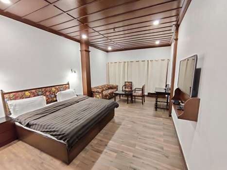 www.hotelhimalayanclub.in