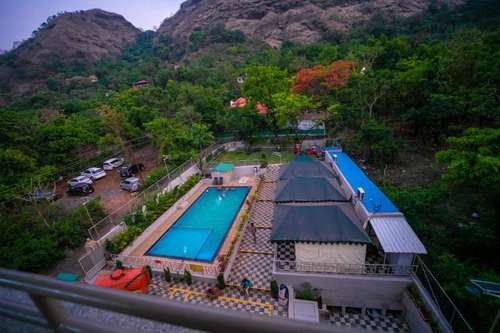 www.indradhanushresort.com