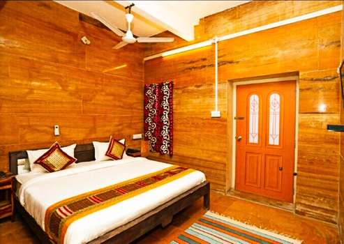 www.heeracourthotel.com