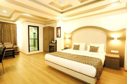 www.crownplazakashmir.co.in