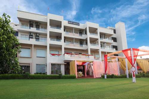 www.hotelcrescentlucknow.com