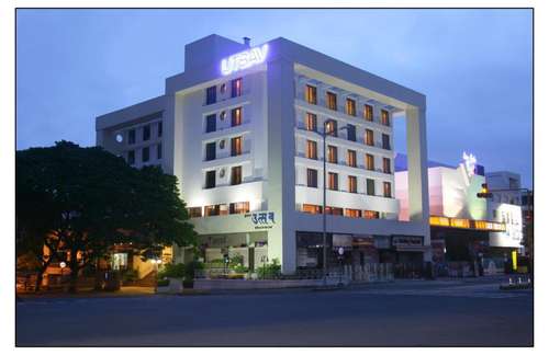 www.hotelutsavdeluxe.com