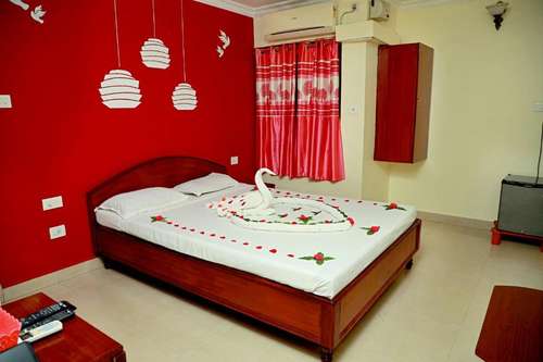 www.goldensuninn.in