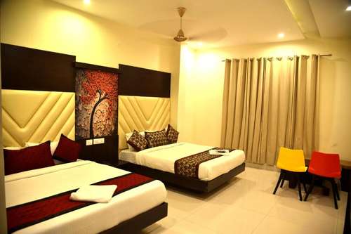 www.hotelcrownasr.com