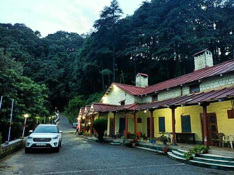 www.hotelsnowviewchakrata.com