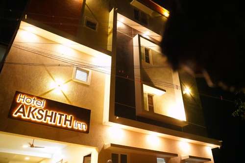 www.hotelakshithinn.com