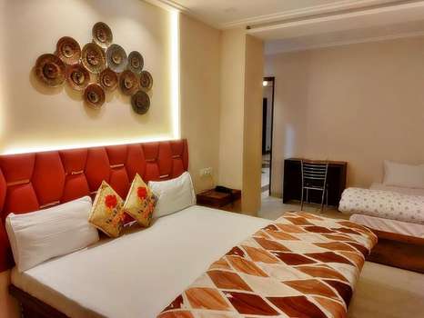 www.hoteluxuria.in