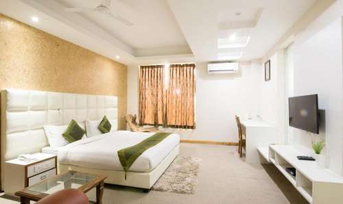 www.hotelhouseinn.com