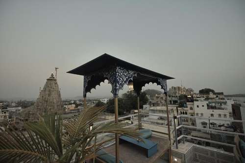 www.lakeviewudaipur.com