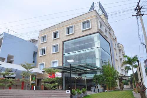 www.hotelatriumerode.com
