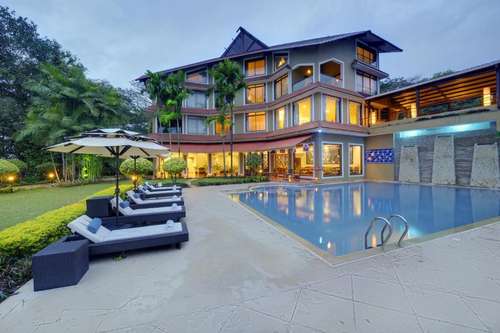www.thecrowngoa.com