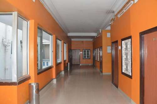 www.hotelnaveenresidency.com