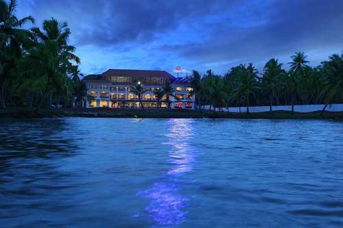 www.lakepalace.in