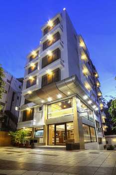 www.hotelaccolade.com