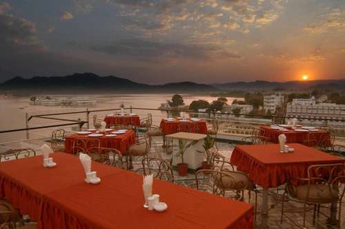 www.mewarhaveli.com