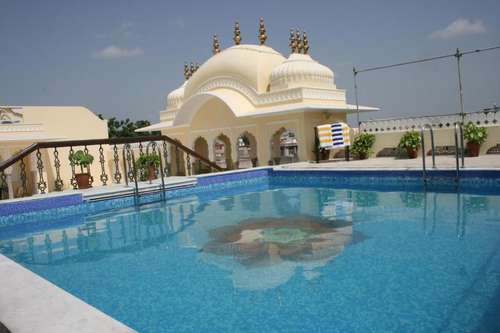 www.khandelahaveli.com