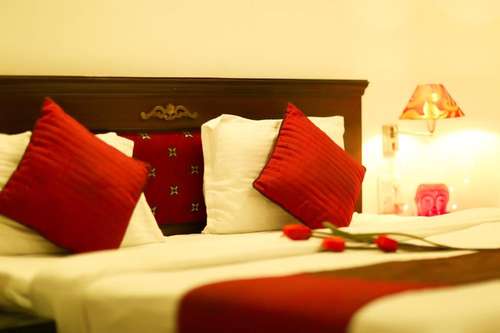 www.hotelkamlapalace.com