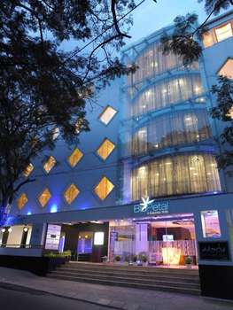 www.blupetalhotel.com