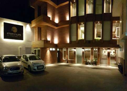 www.mayurhotelsolan.com