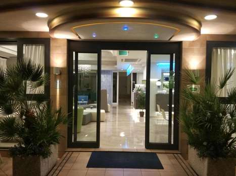 www.adelehotel.com