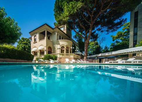 www.hoteldelavillericcione.com