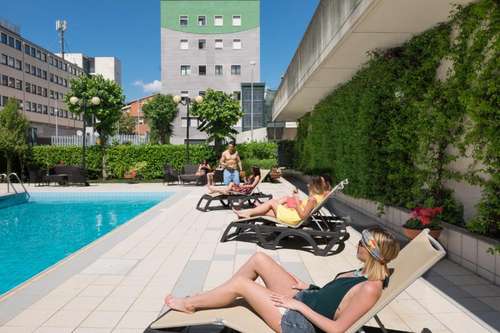 www.hotelplazaperugia.com