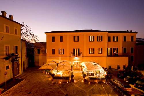 www.hotelclitunno.com